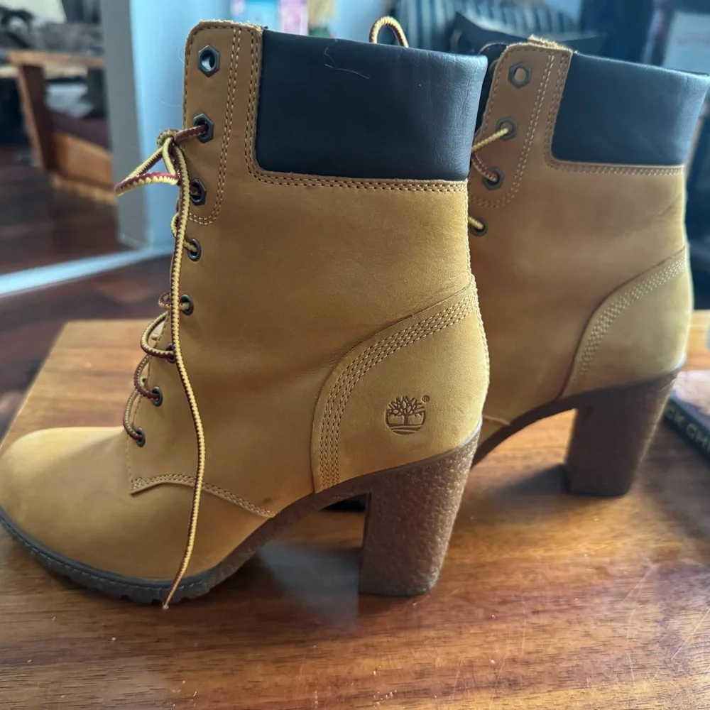 Timberland Tan Lace Up Boots with Chunky Heel - Picture 2 of 7